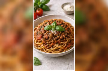 Linsen-Bolognese mit frischem Basilikum